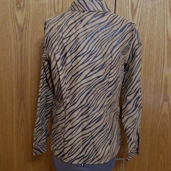 NWT Washable Suede Animal print top (Ladies Small) - Picture 3 of 12